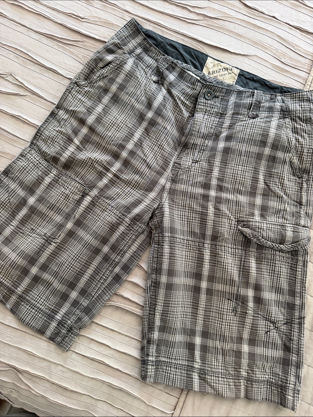 Men’s Arizona Jean Company Gray Plaid Cargo Shorts
